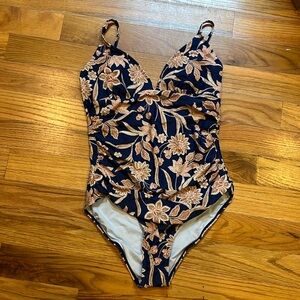 Cupshe bathing suit, long torso, one piece size extra large